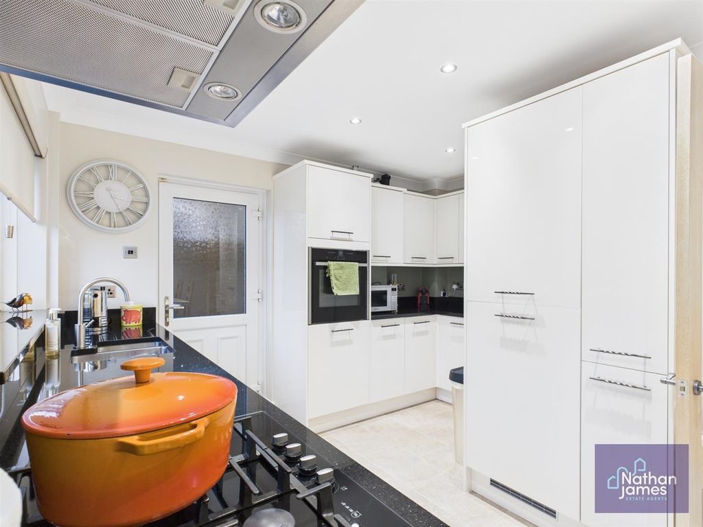 Property photo 3 of 20 Kitchen/ Diner