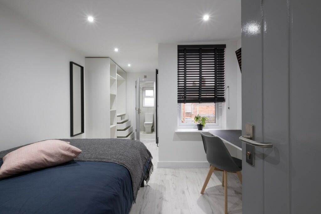 Property photo 3 of 13 A Bright And Modern Bedroom Featuring A Spacious d...