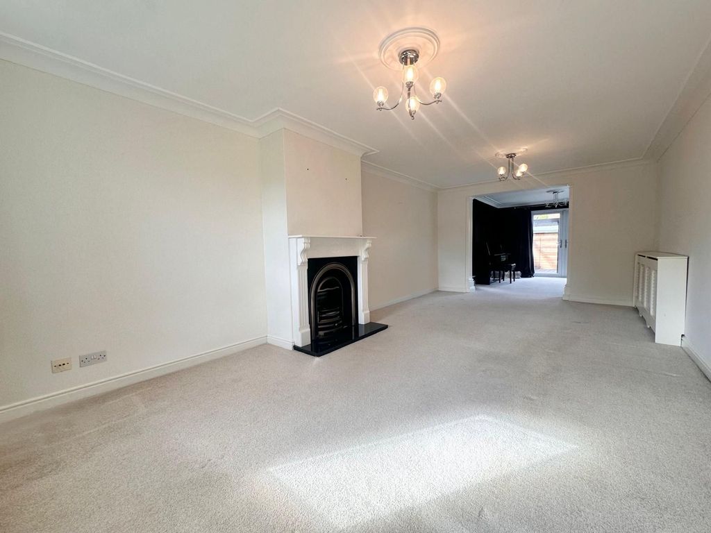 Property photo 2 of 28
