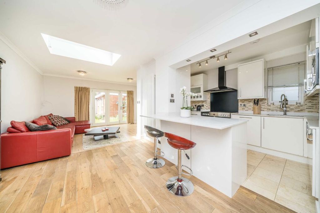 Property photo 2 of 9