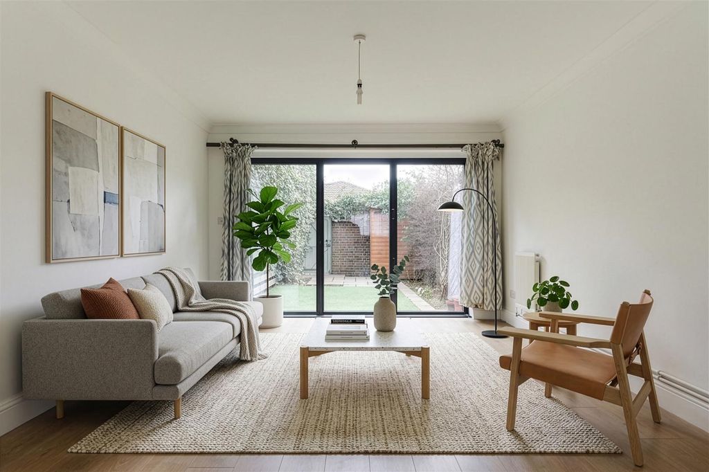 Property photo 1 of 15 Living_01.Jpg