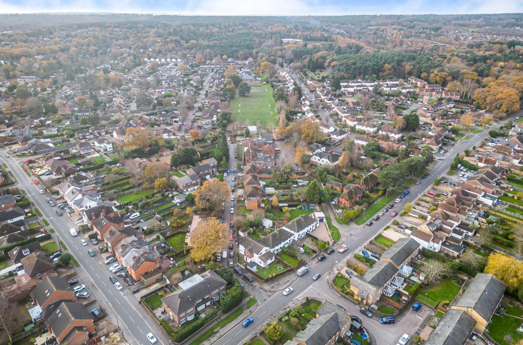 Additional image 16 of 4 bed detached house for saleCatena Rise, Lightwater, Surrey GU18