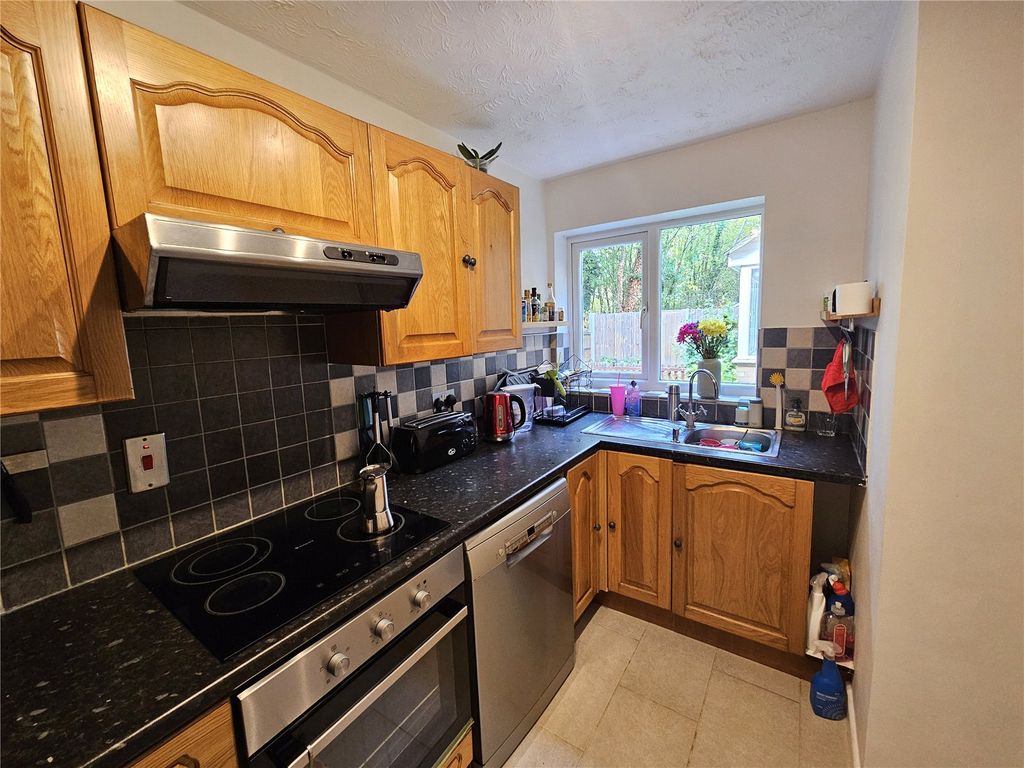 Property photo 2 of 11 Kitchen