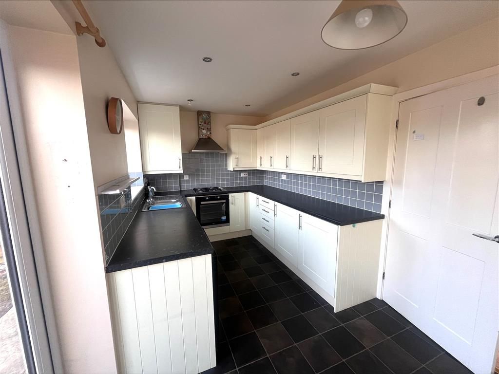 Property photo 2 of 8 Kitchen