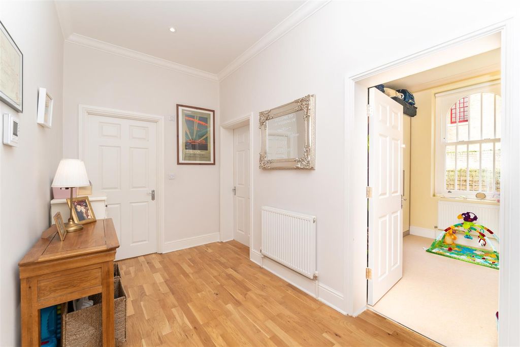 Property photo 3 of 13 8 Chaucer Entrance.Jpg