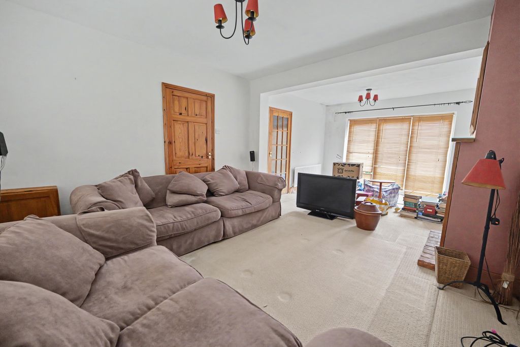 Property photo 3 of 16 Acacia, 377 London Road, Clanfield, Waterlooville, Po8 0Pj