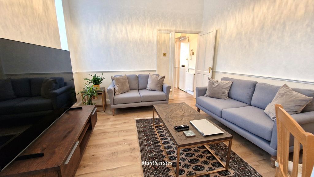 Property photo 1 of 13 One Bedroom Ground Floor Flat