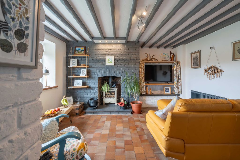 Property photo 3 of 11