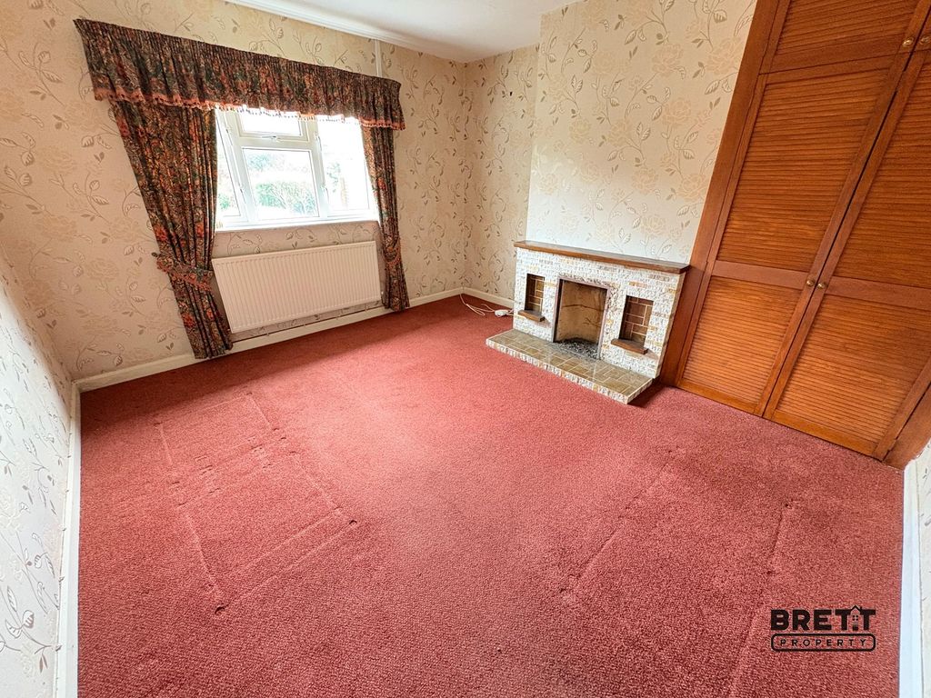 Property photo 2 of 8 Living Room