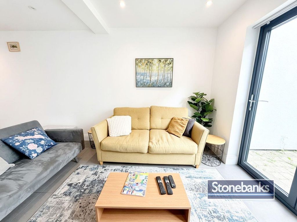Property photo 3 of 8 7E155359-73F0-4977-Abec-9d9Ff8d80A65.Jpg