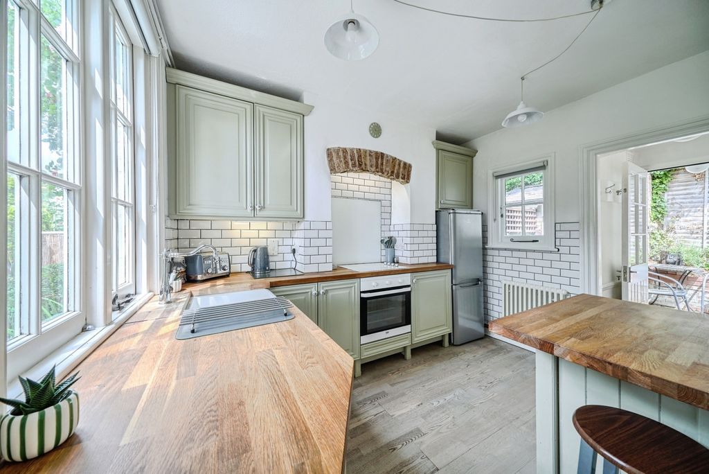 Property photo 2 of 17 Photo