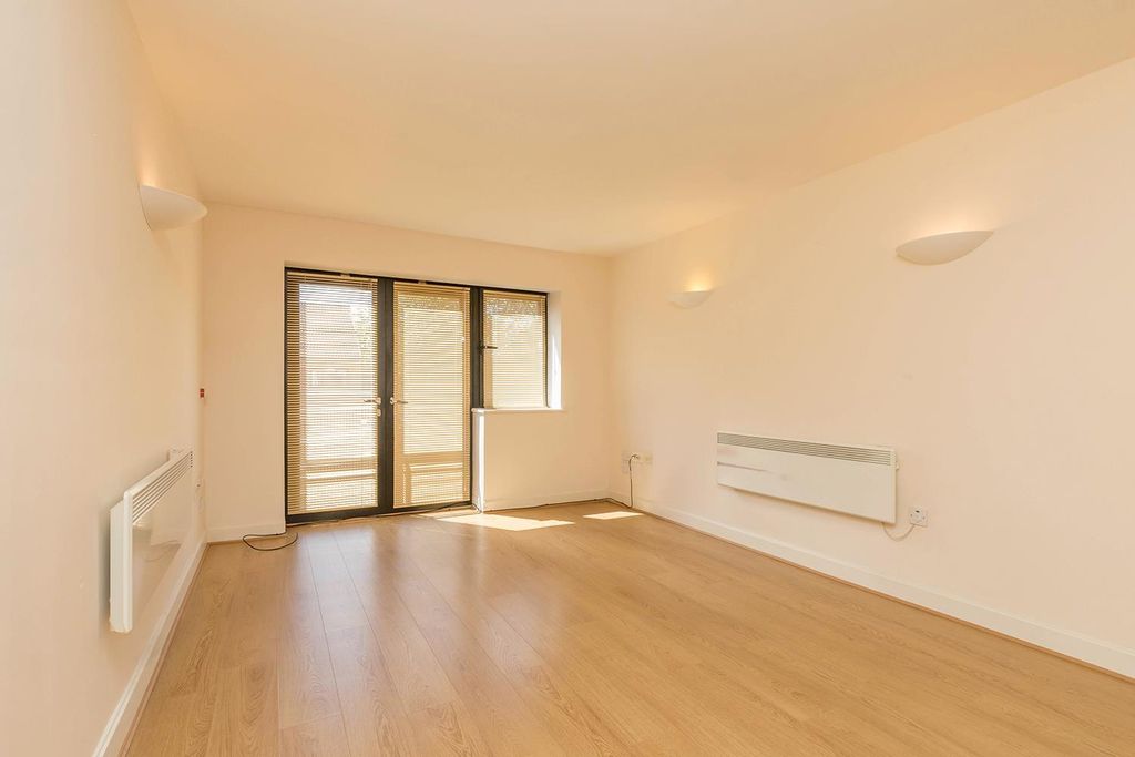 Property photo 1 of 8 Living Space