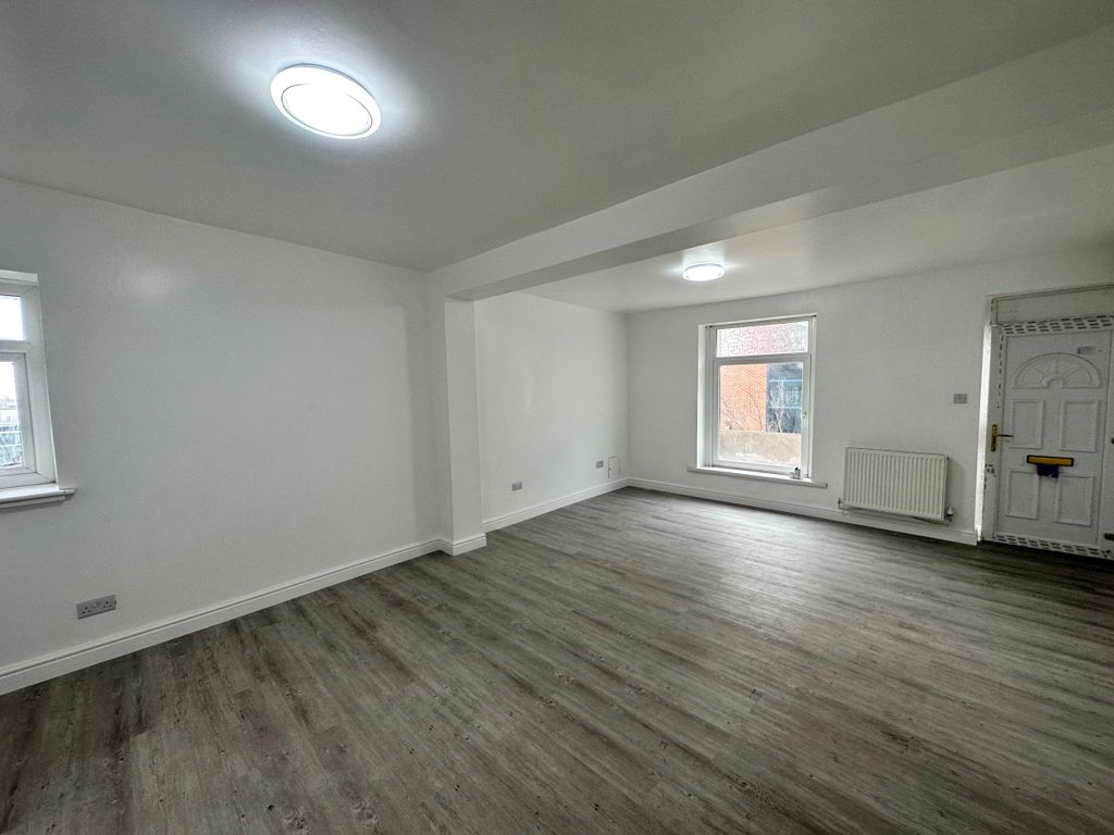 Property photo 2 of 30