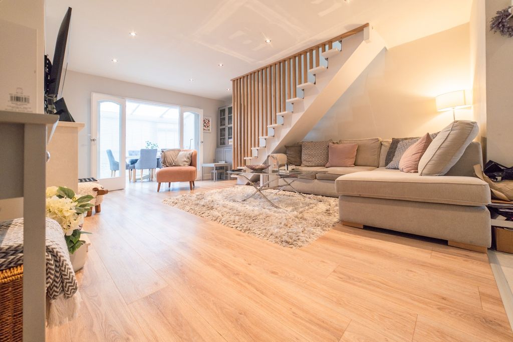 Property photo 2 of 27 Award-Winning Media Team On Every Listing_8