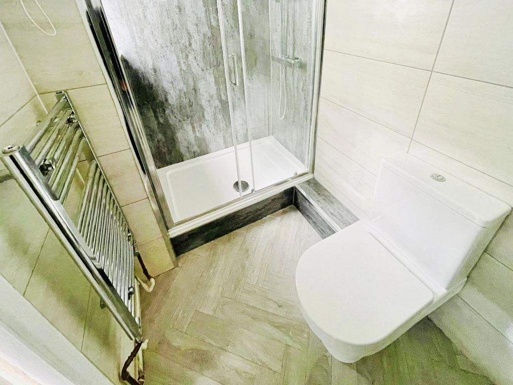 Property photo 3 of 10 Bathroom