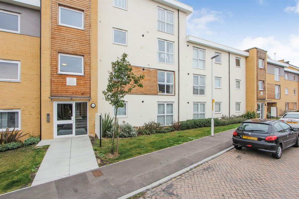 Property photo 1 of 7 Olympia Way, Whitstable