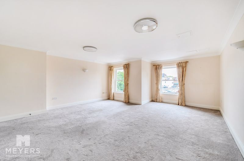 Property photo 2 of 13 Photo 12