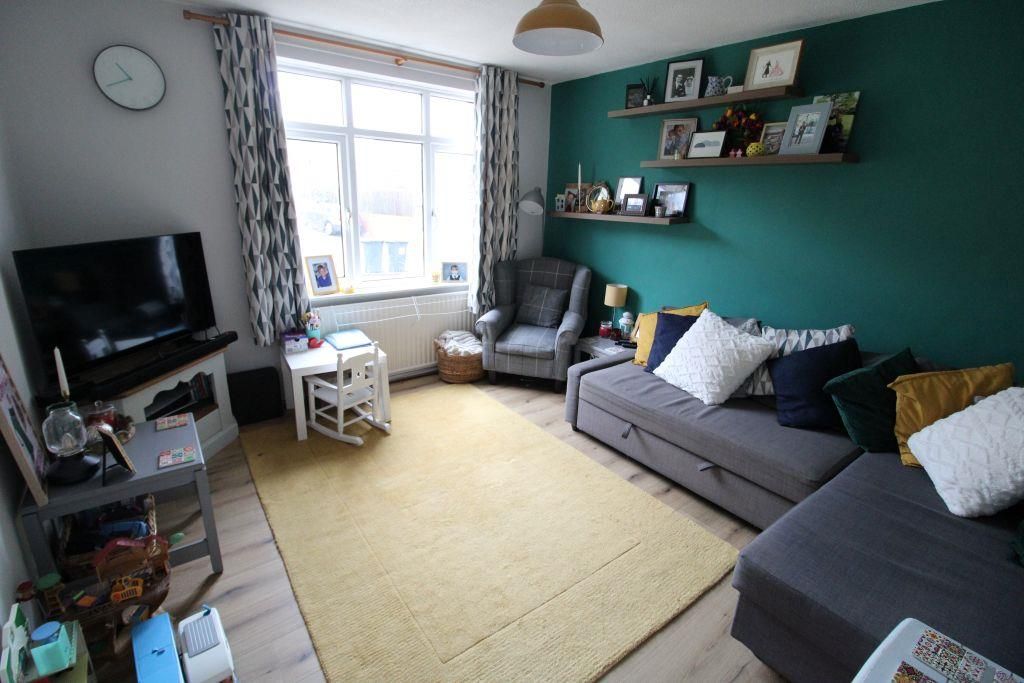 Property photo 2 of 12 Lounge