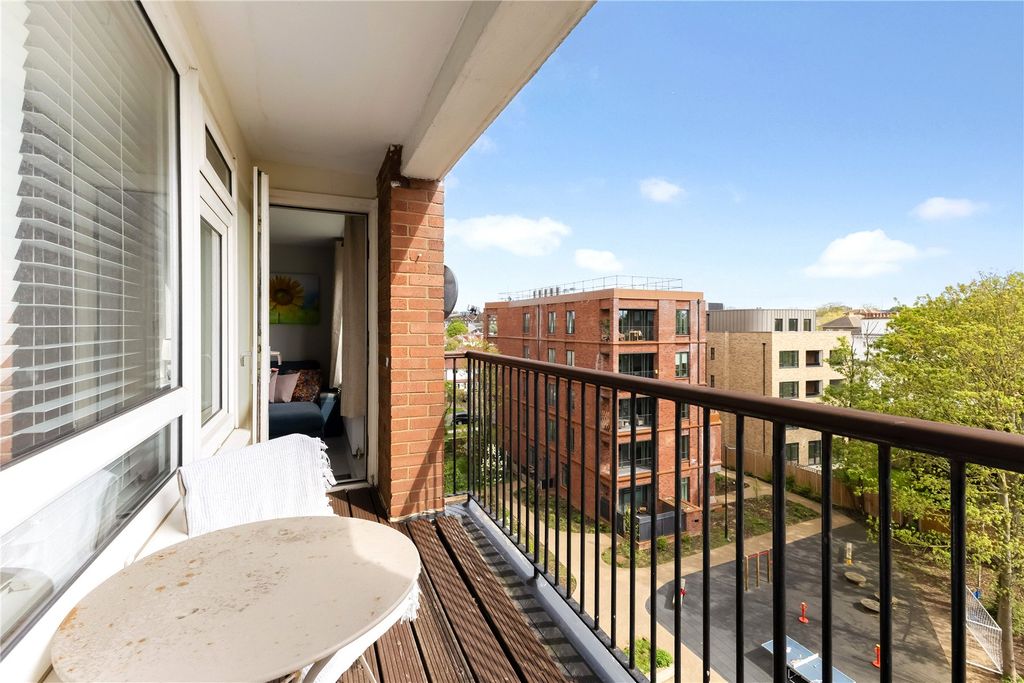 Property photo 3 of 11 Picture No. 14