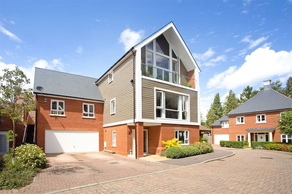 Property photo 1 of 19 House