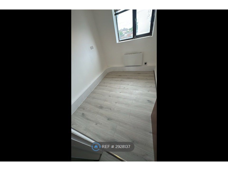Property photo 2 of 5 Single Room