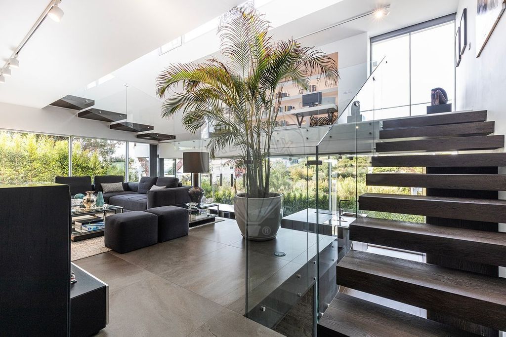 Property photo 2 of 45