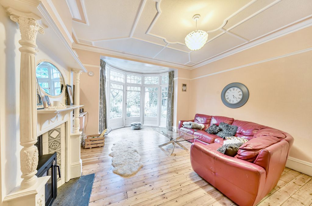 Property photo 3 of 22 1364094-15-68E6A0...