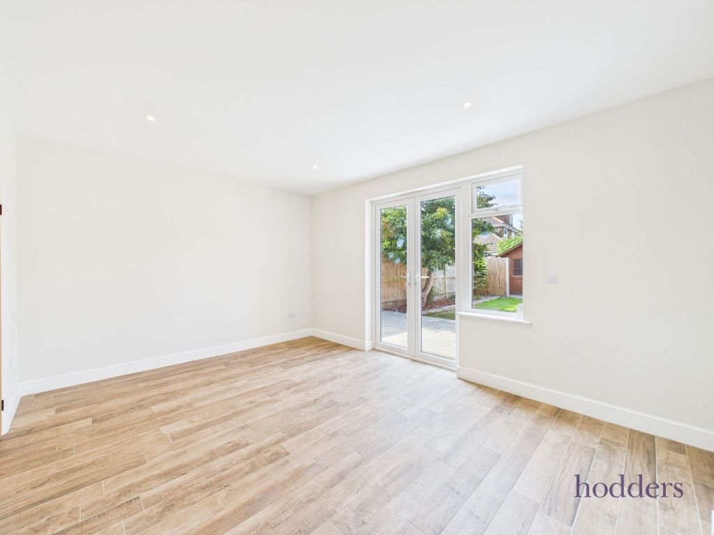 Property photo 3 of 16 Picture No. 30