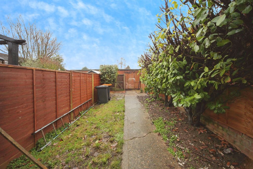 Property photo 2 of 8