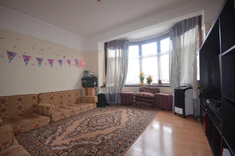 Property photo 1 of 8 Three Bedroom House