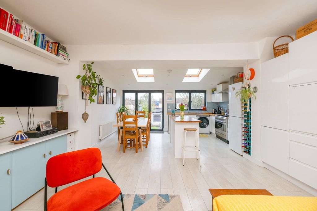 Property photo 1 of 34 Char9987-Cn.Jpg