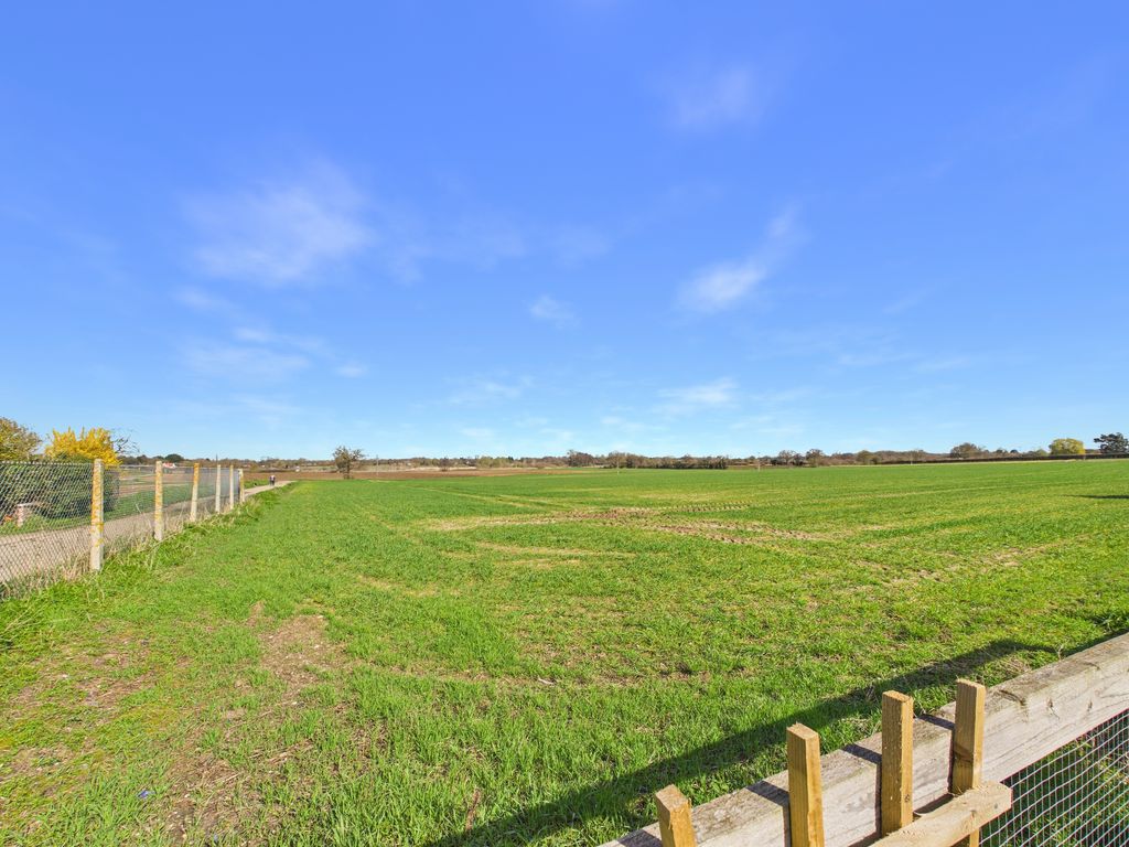 Property photo 3 of 8 Cam04058G0-Pr0057-Still006.Jpg