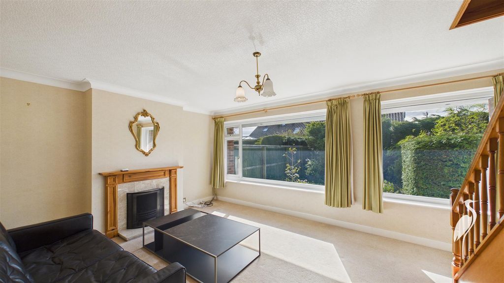 Property photo 3 of 30 Lounge