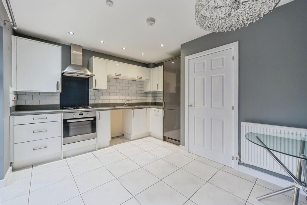 Property photo 2 of 10 Kitchen.Jpg