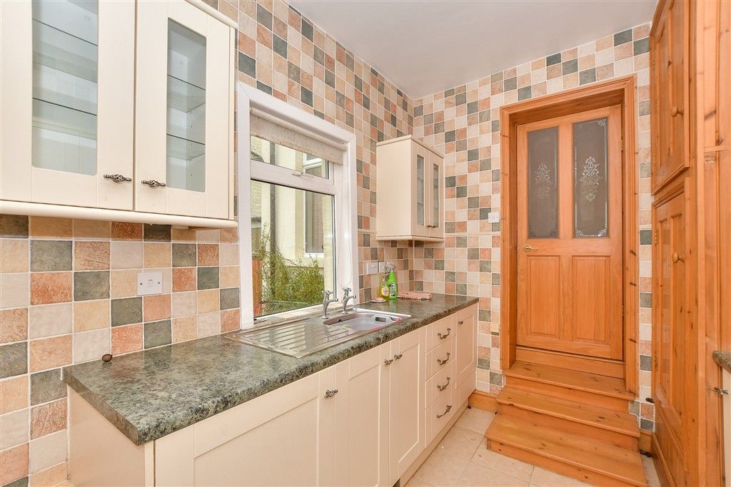 Property photo 1 of 10 Kitchen