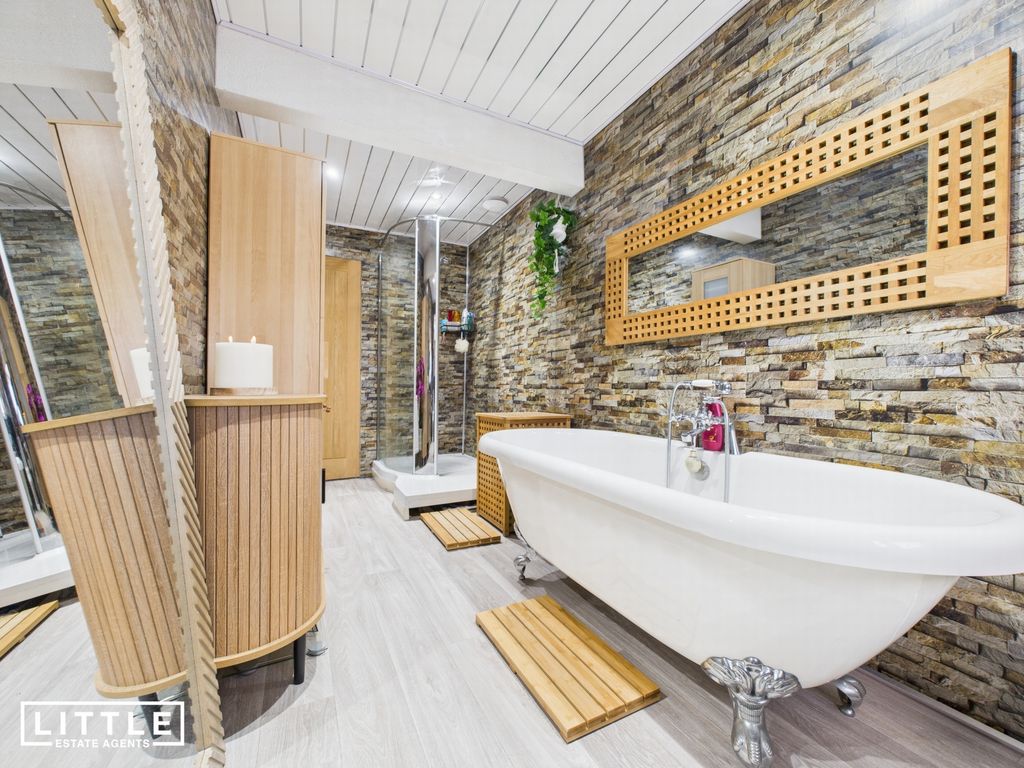 Property photo 3 of 42 Photo 33