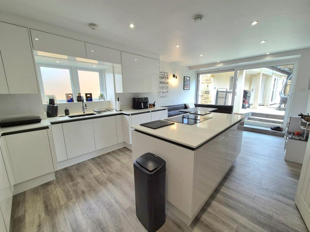 Property photo 3 of 22 21.Jpg