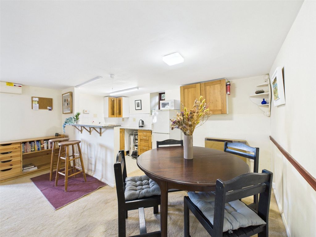 Property photo 3 of 10 Dining Area