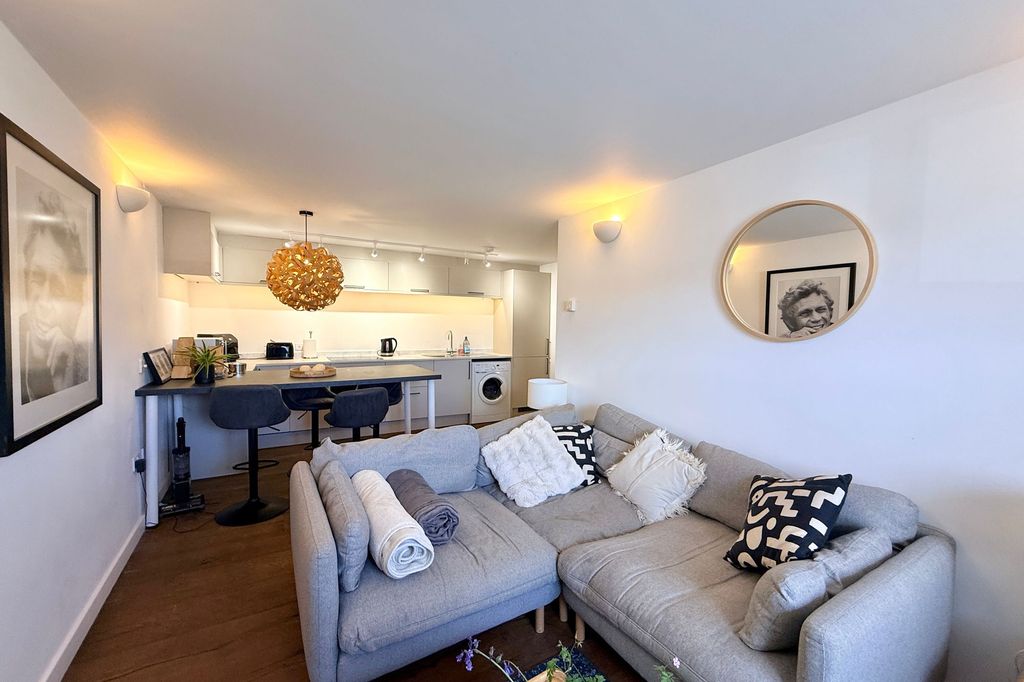 Additional image 7 of 1 bed flat for saleEastwood Road, Eastwood Farm Barns Eastwood Road TR10