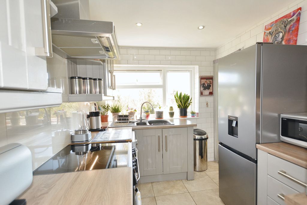 Property photo 3 of 16 Kitchen.
