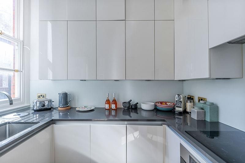 Property photo 3 of 7 18 Egerton Gardens 2969 Kit_800Px.Jpg