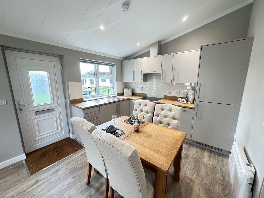 Property photo 2 of 8 3645392