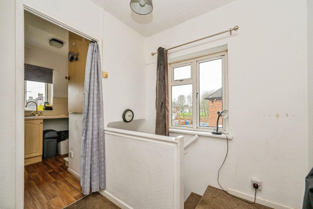 Property photo 3 of 18 15Suttonavenue-16.Jpg