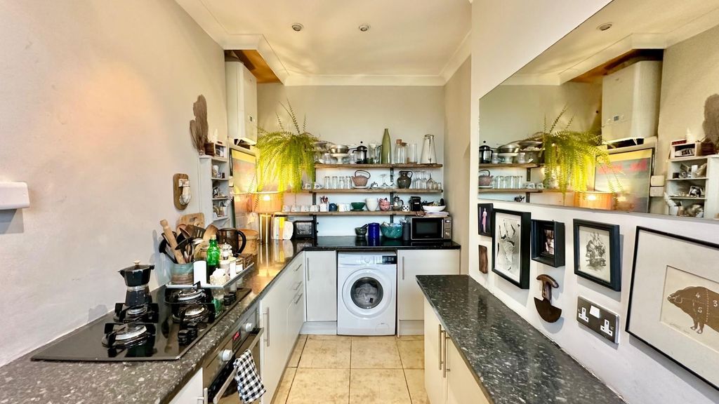 Property photo 2 of 25