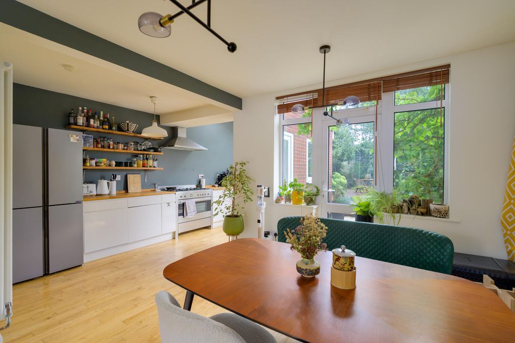 Property photo 3 of 24 Kitchen