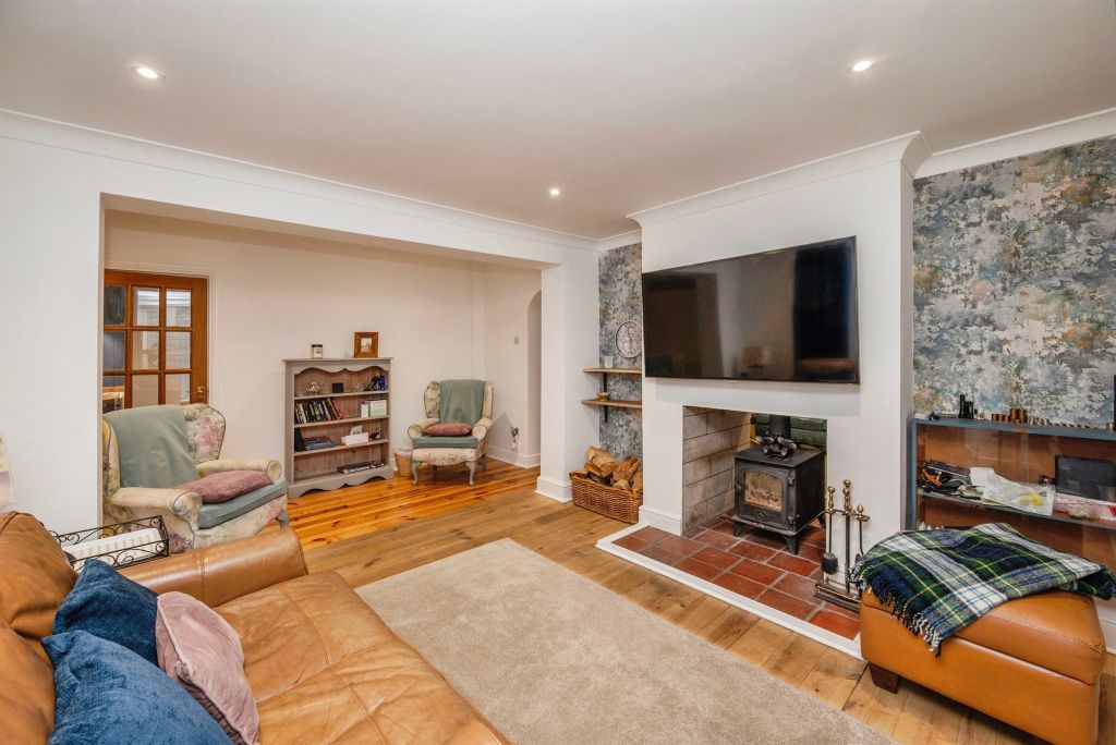 Property photo 2 of 27