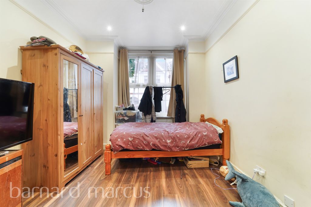 Property photo 3 of 11