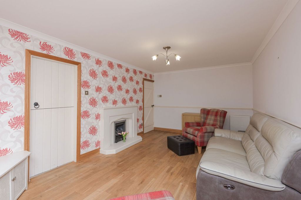 Property photo 3 of 25