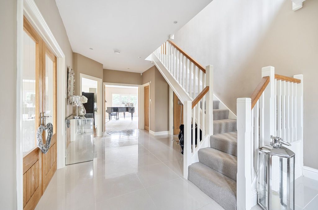 Property photo 2 of 29