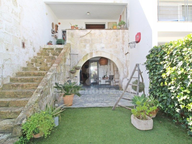 Property photo 2 of 35